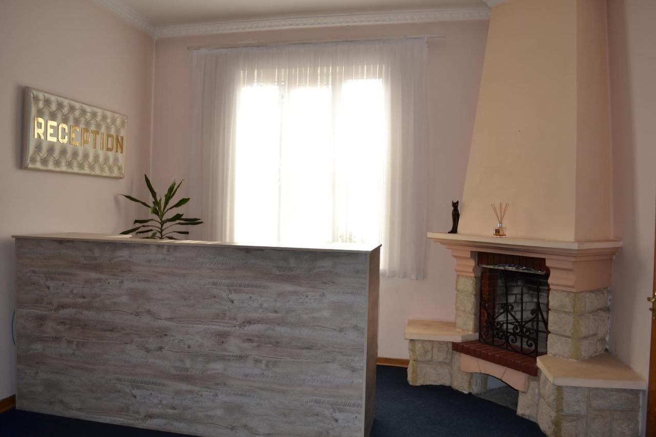 Art Hotel Chernivtsi Εξωτερικό φωτογραφία