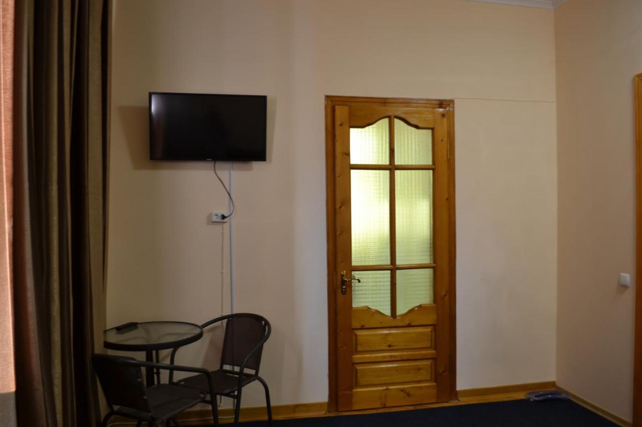 Art Hotel Chernivtsi Εξωτερικό φωτογραφία
