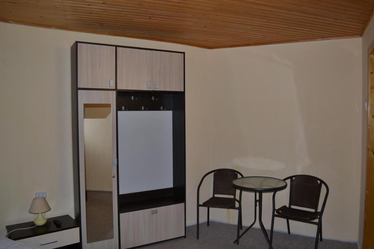 Art Hotel Chernivtsi Εξωτερικό φωτογραφία
