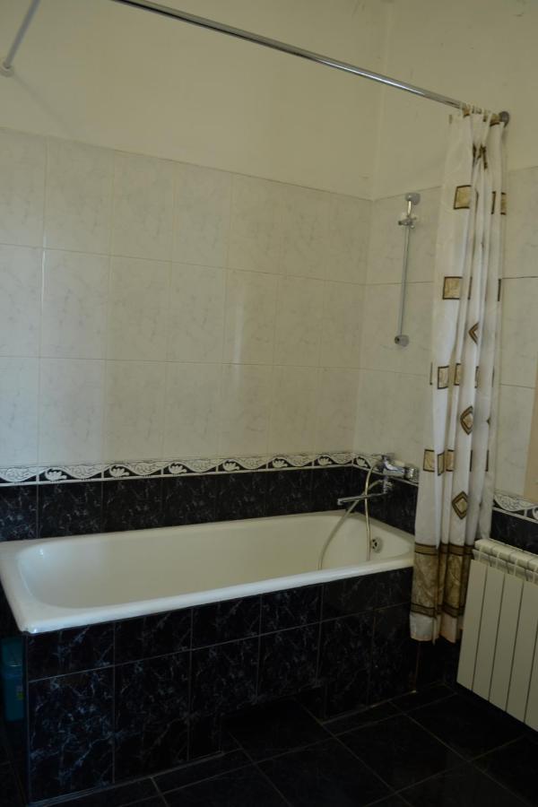 Art Hotel Chernivtsi Εξωτερικό φωτογραφία