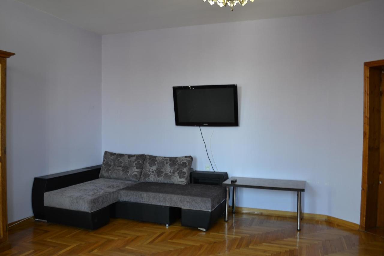 Art Hotel Chernivtsi Εξωτερικό φωτογραφία